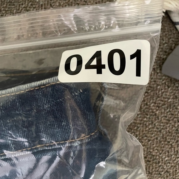 Old Navy Maternity Front Low Panel O.G. Straight Cuffed Jean Shorts 4 NEW - Picture 9 of 10